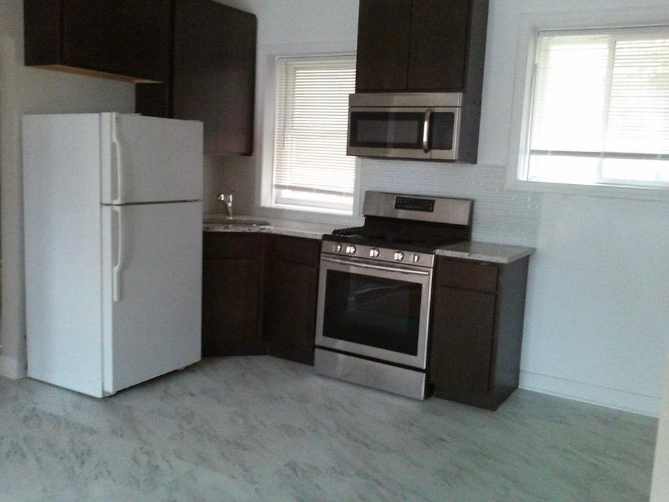 2nd image of 3256 N Leclaire Ave #1F