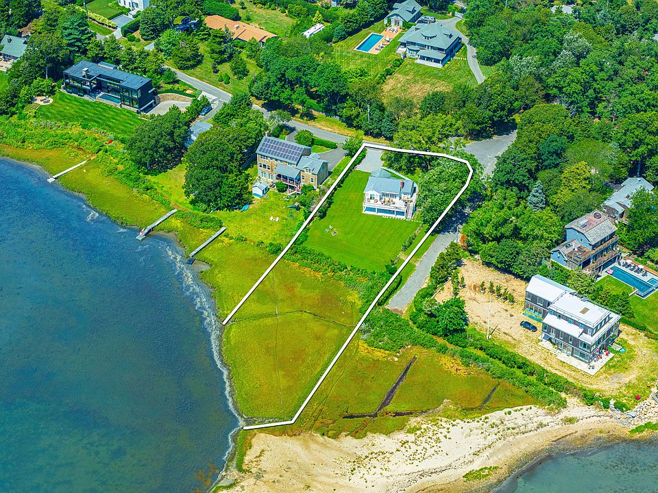 1st image of 11 E Harbor Dr