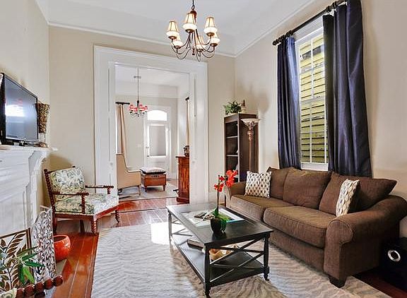 4th image of 1009 Dauphine St
