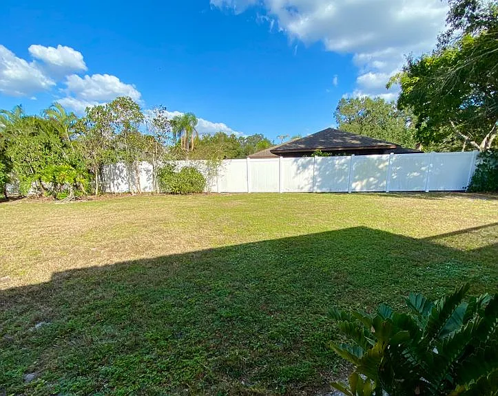 1429 Dogwood Dr — Photo 3
