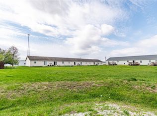6 Seth Dunscomb Dr, Sullivan, IL 61951
