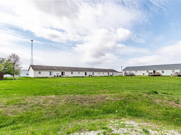 6 Seth Dunscomb Dr, Sullivan, IL 61951