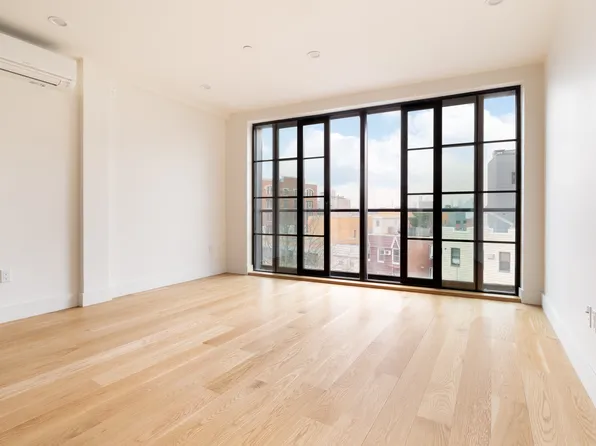 346 Metropolitan Avenue image 1 of 6