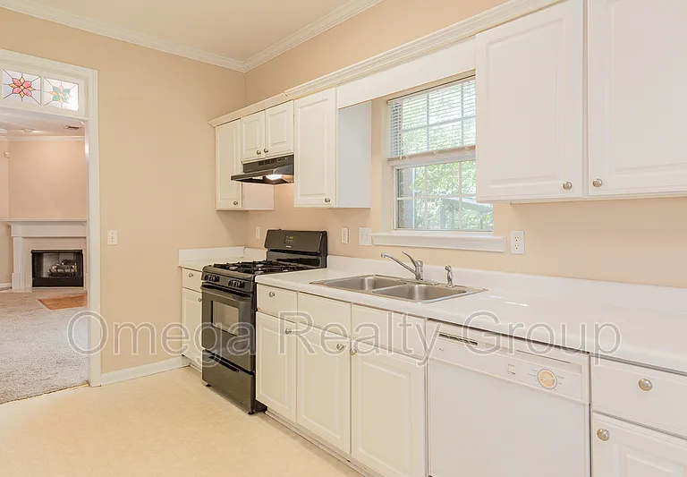 570 Treymoor Lake Cir — Photo 15