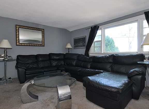 4th image of 81 Edgewater Park #B