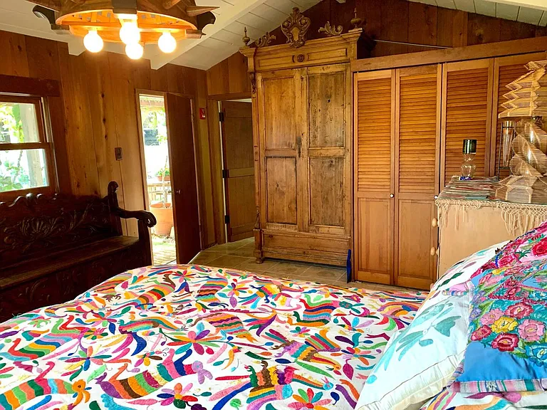 Attached cottage with full bath and indoor/outdoor shower
