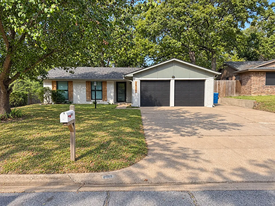 2915 W Day St