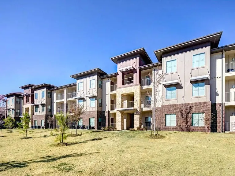 98 Apartments — Photo 19