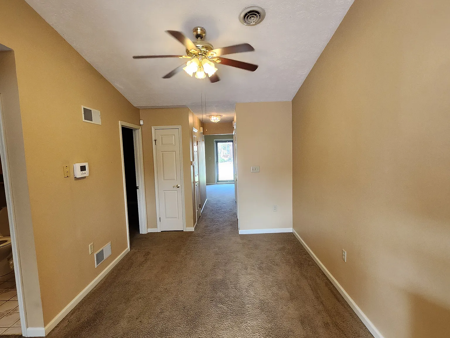 2 bed, 960 sqft, $1,300 — Photo 4