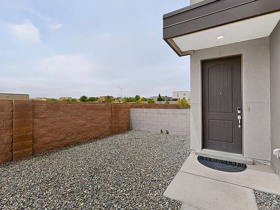 5th image of 5603 Linq Ct NE