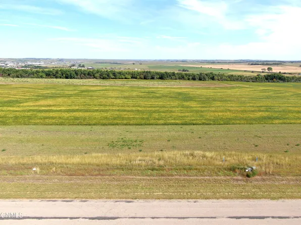 16004 Acadia Dr, Bismarck, ND 58503