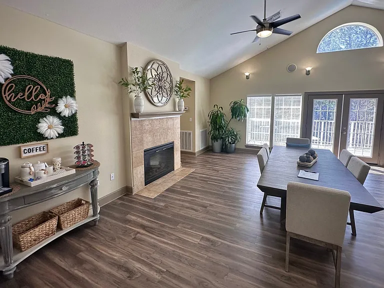Riverwood Apartments — Photo 17