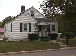 612 N Riverside Dr, Winamac, IN 46996