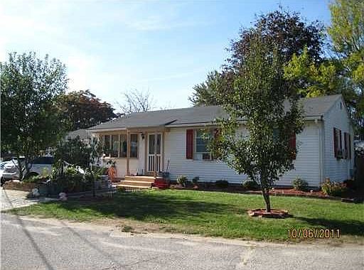1st image of 25 Marilyn Dr