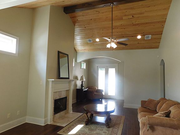 4th image of 104 Nautilus Ct