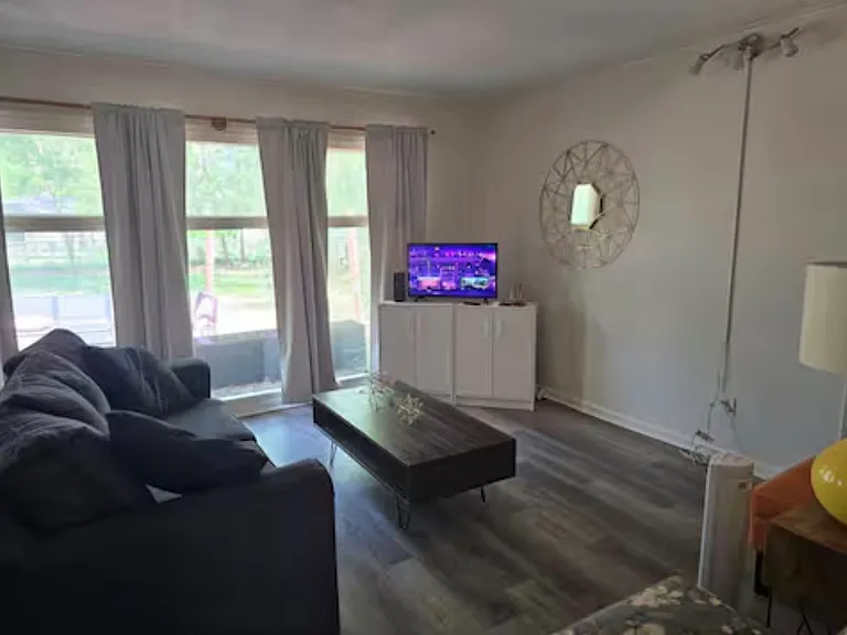 1019 S Gray St — Photo 7