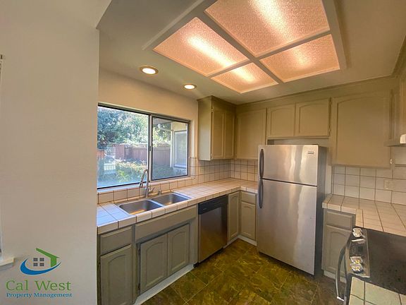 5th image of 2597 Maywood Ave #940