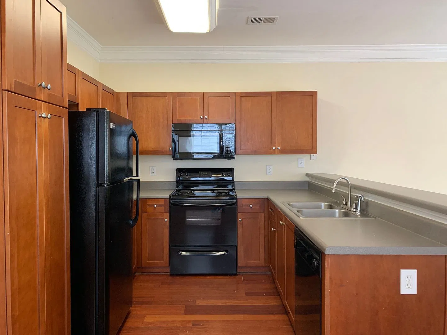 Pre-Leasing For August 6th 2027! — Photo 3