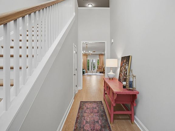 4th image of 20 Hasbrook Ln