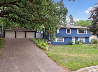 4098 Diamond Dr, Eagan, MN 55122