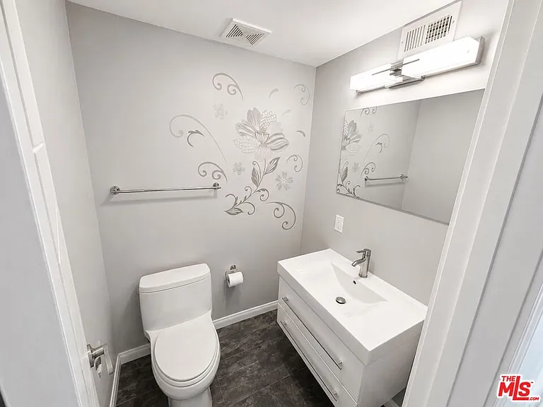4128 Elizabeth Ct — Photo 10