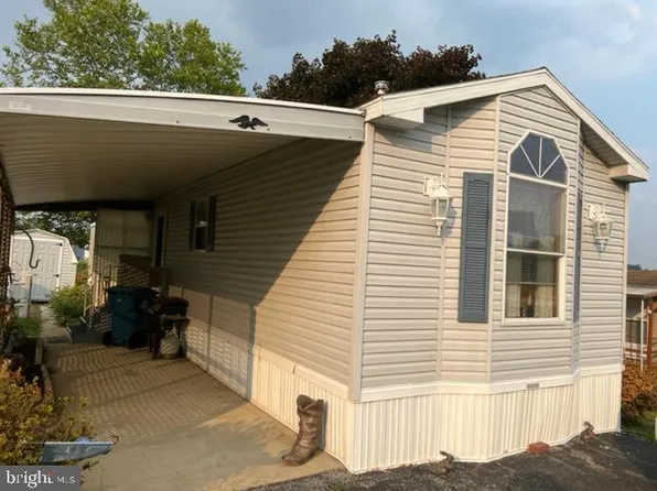 108 Barclay Ln, Glen Rock, PA 17327