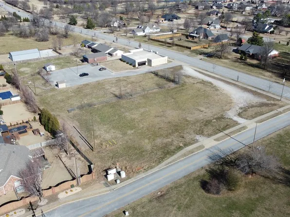 S Bellview Rd, Rogers, AR 72758