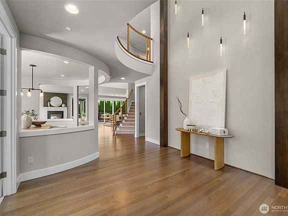 4th image of 10933 NE 60th Street