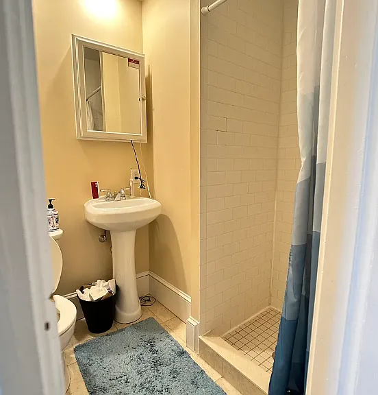 2 Glenley Ter #1B — Photo 1