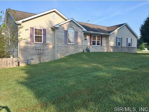 600 Westview Dr photo 1