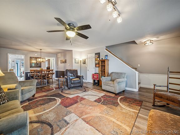 5th image of 1027 E Thompson Ave