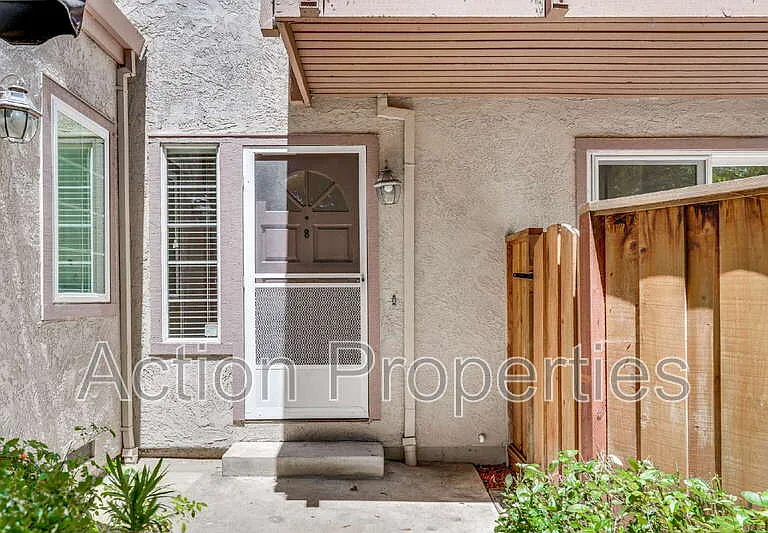 2091 San Luis Ave #8 — Photo 2
