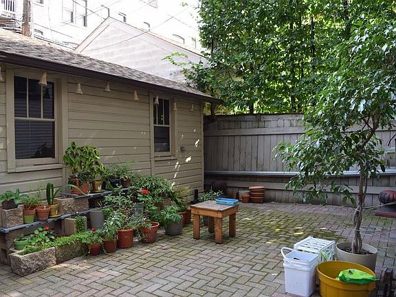 3rd image of 544 W Fullerton Pkwy APT 2