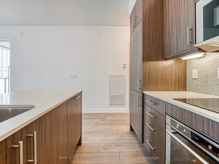 297 College St #805 — Photo 6
