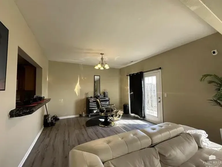 2705 Kathie Dr — Photo 5