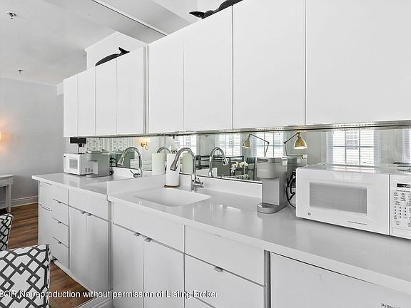 4th image of 235 Sunrise Ave #3012