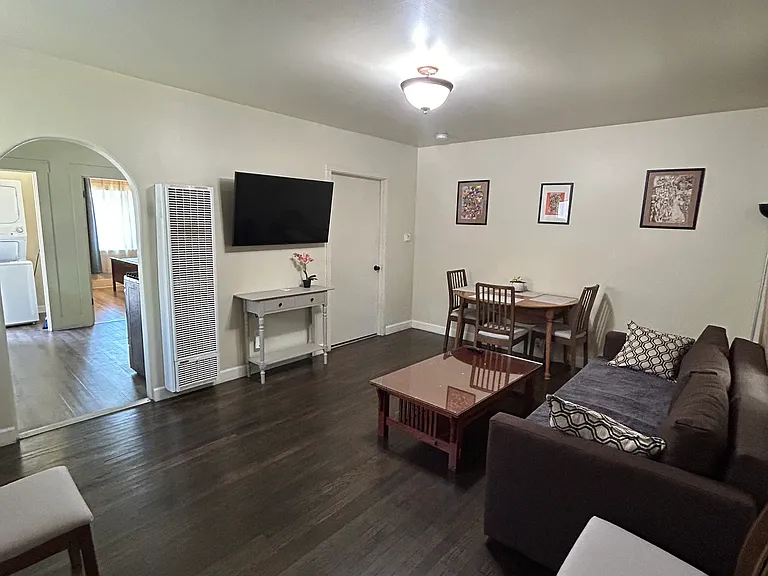 726 S Louise St — Photo 4