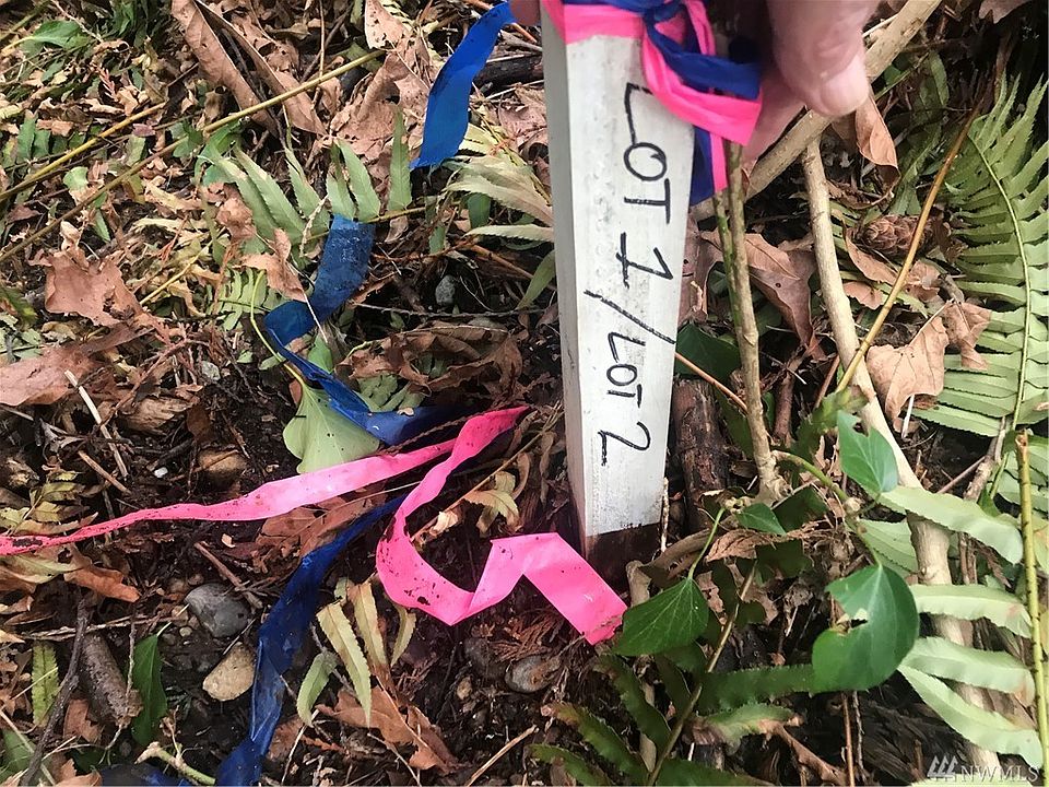 A corner stake located off Anderson Road. Road access is at the end of Anderson Road or on Olympic Place in Skyridge Development.