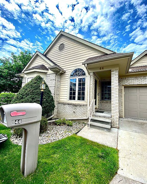 1st image of 44 Hickory Ct
