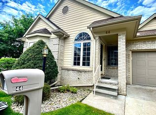 44 Hickory Ct, Dearborn Heights, MI 48127