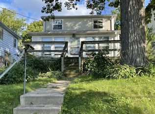 364 Park Ave, Pewaukee, WI 53072