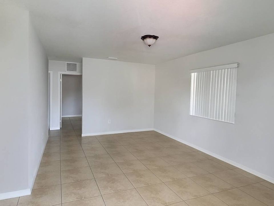 1st image of 3372 SW 24th St