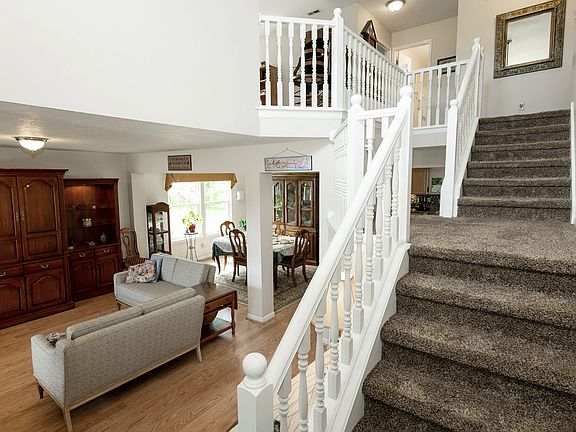 3rd image of 7823 Wood Stream Dr