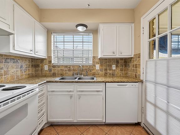 3rd image of 7900 Westheimer Rd APT 112