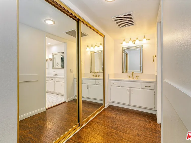 18100 Burbank Blvd #19 — Photo 13