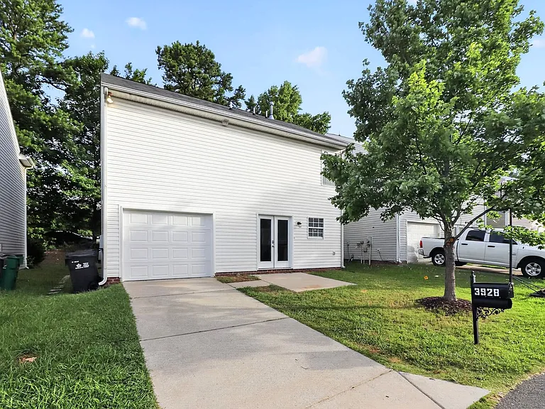 3928 Glory St — Photo 15