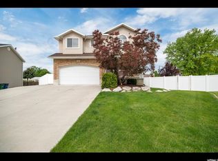 890 Crimson Ln, Kaysville, UT 84037