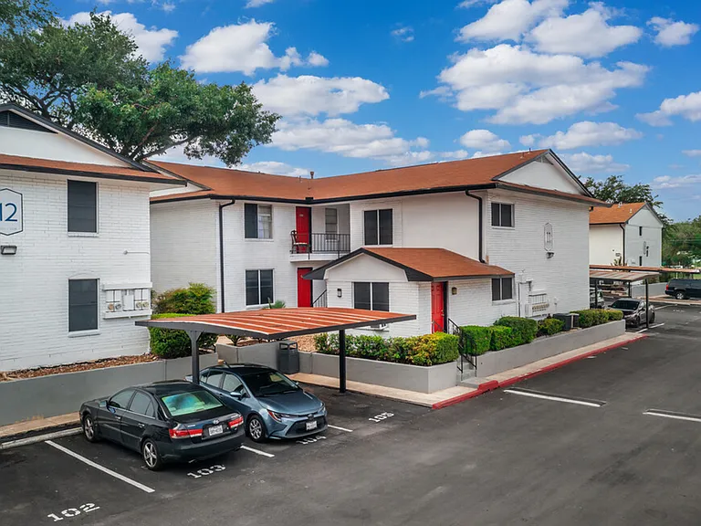 The Oaks Apartments At Medical Center — Photo 50