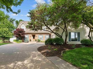 6907 Nottingham Ln, Bettendorf, IA 52722