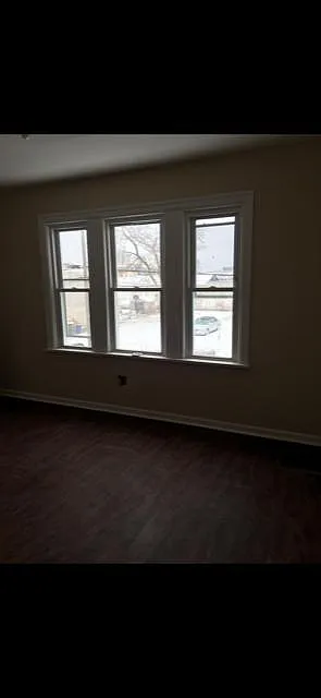 3 bed, 1300 sqft, $2,300 — Photo 3